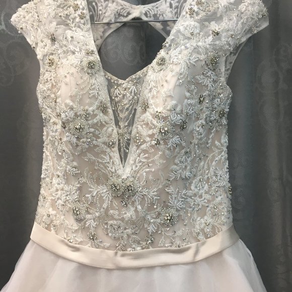 Stunning Aline Wedding Dress, Plunging Neck Open Back Blush Ballgown Keyhole - Picture 7 of 16